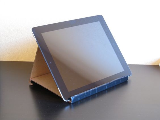 fabriquer-support-tablette-en-carton