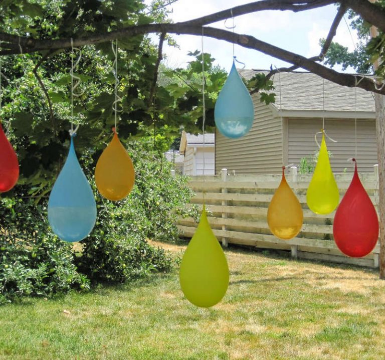 Jeux d'eau avec des bouteilles et des ballons d'eau : 10 idées de jeux