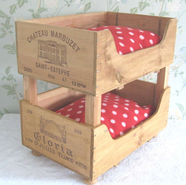 Cat bed with a wooden box