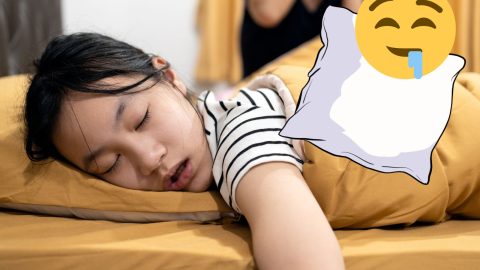 Trucs pour enlever une tache de bave sur l'oreiller