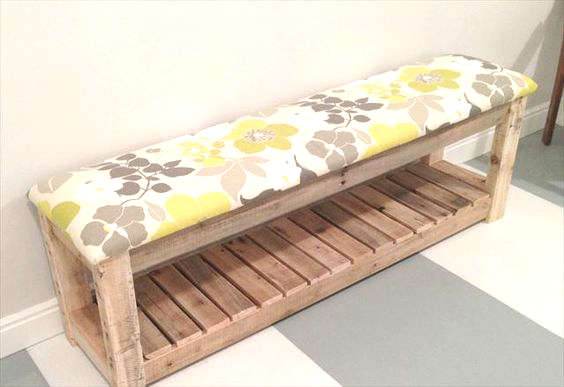 make an entrance bench with a wooden pallet