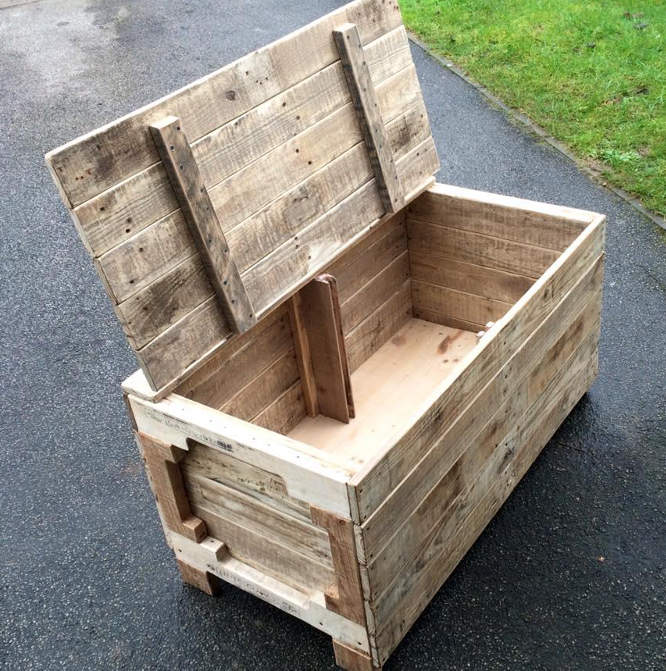 make a box out of wooden pallets