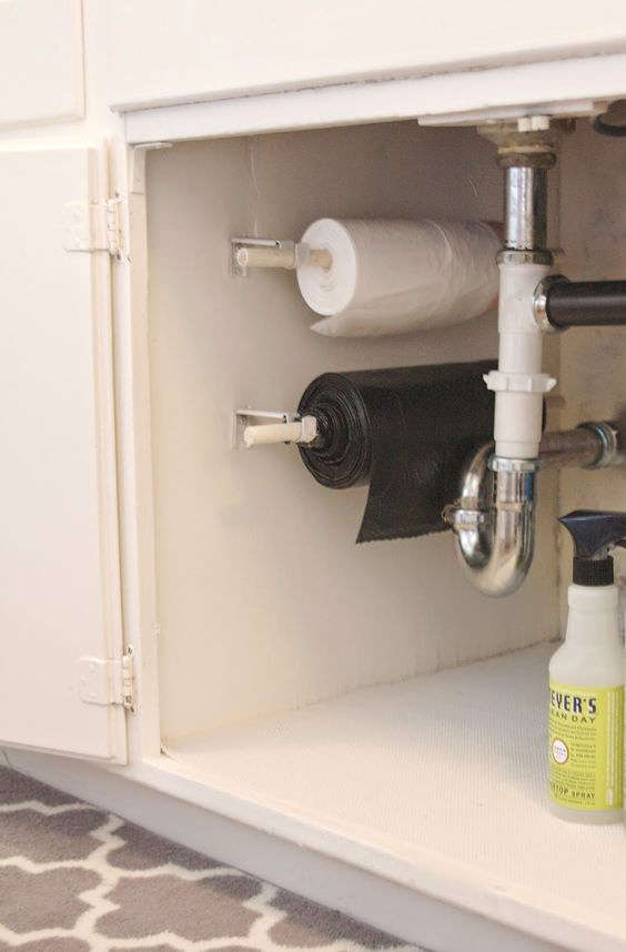 Roll storage for trash bags