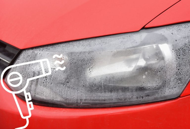 Le truc du sèche-cheveux pour enlever la buée dans un phare de voiture