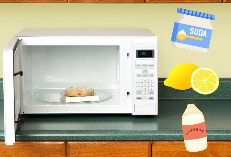 Enlever l'odeur dans un four micro-onde avec du bicarbonate de soude