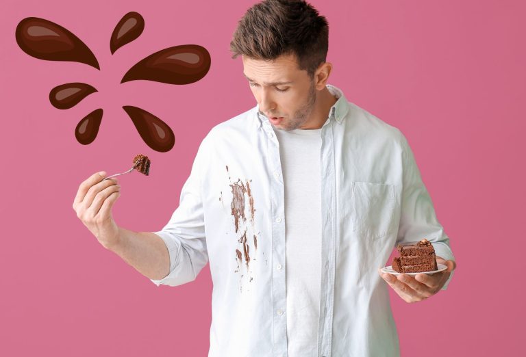 Trucs et astuces pour enlever une tache de chocolat sur un vêtement blanc