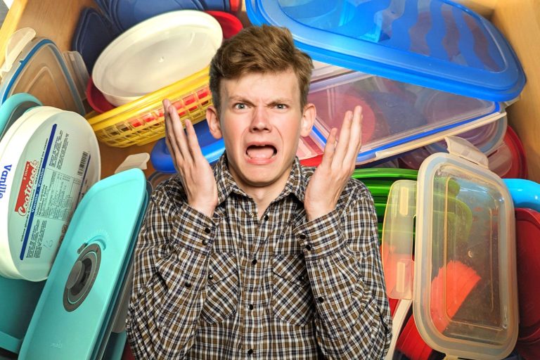 Trucs et astuces pour bien ranger ses plats de plastiques et couvercles
