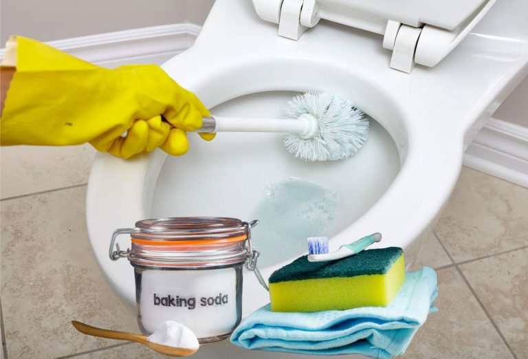 Enlever les cernes et taches dans une toilette avec du bicarbonate de soude