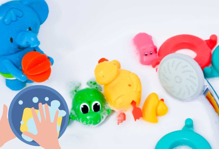Truc pour nettoyer les jouets de bain de bébé naturellement
